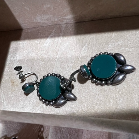 Vintage Mexico Sterling Silver Green Stone Screw Back Earrings Palco - Picture 3 of 7